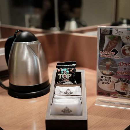 Crown Victoria Hotel Tulungagung Ngoại thất bức ảnh