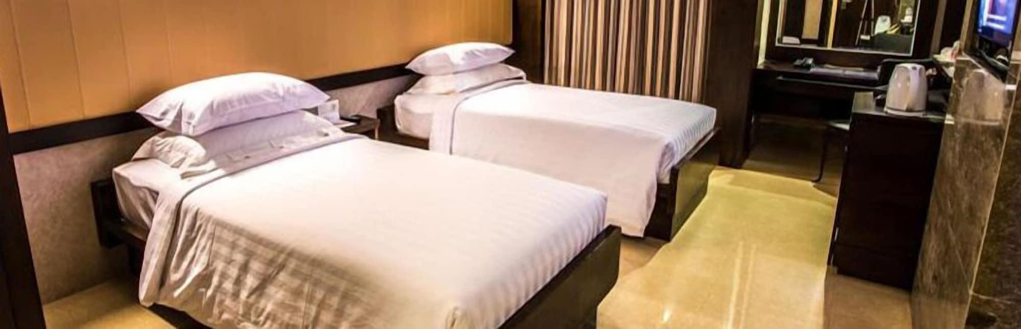Crown Victoria Hotel Tulungagung Ngoại thất bức ảnh