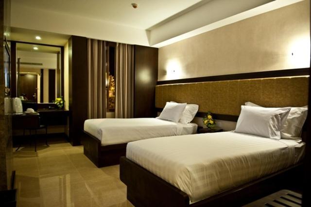 Crown Victoria Hotel Tulungagung Phòng bức ảnh