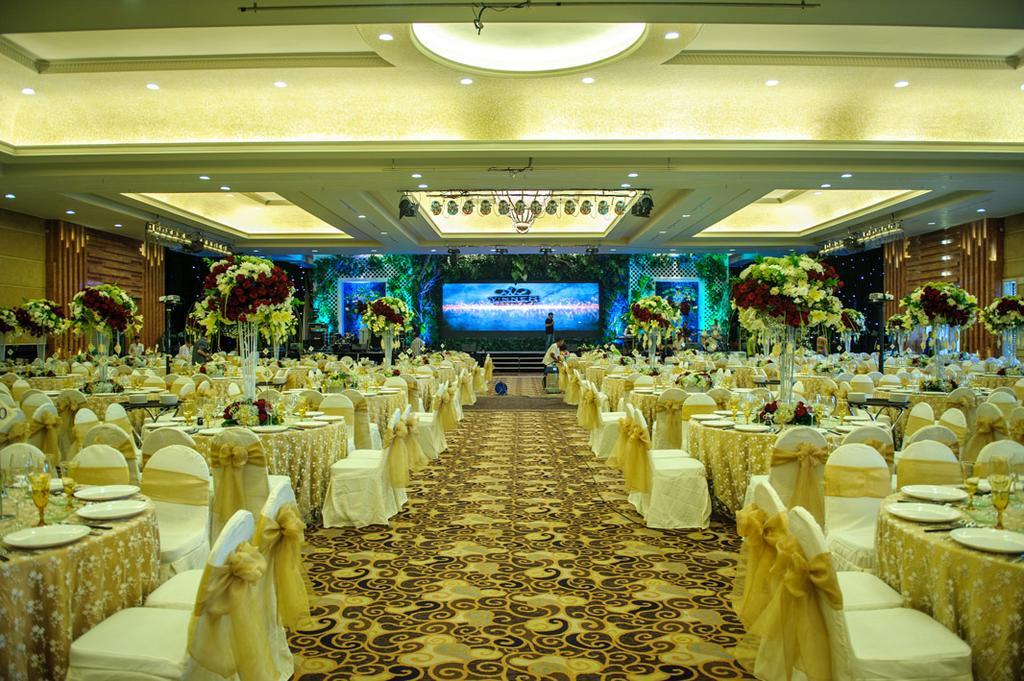 Crown Victoria Hotel Tulungagung Ngoại thất bức ảnh