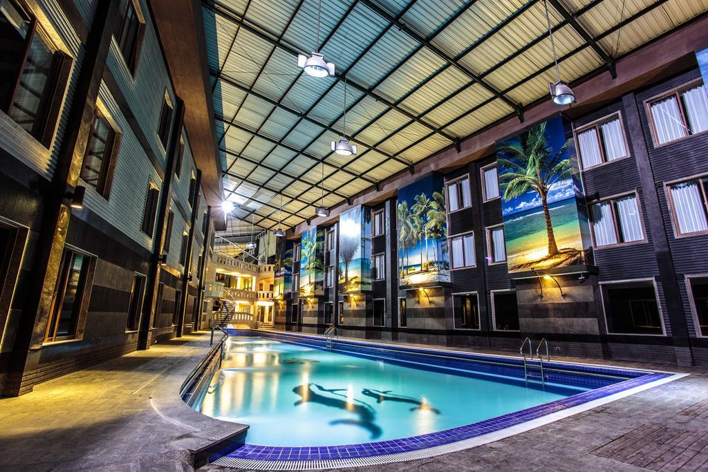 Crown Victoria Hotel Tulungagung Ngoại thất bức ảnh
