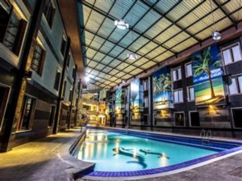 Crown Victoria Hotel Tulungagung Ngoại thất bức ảnh