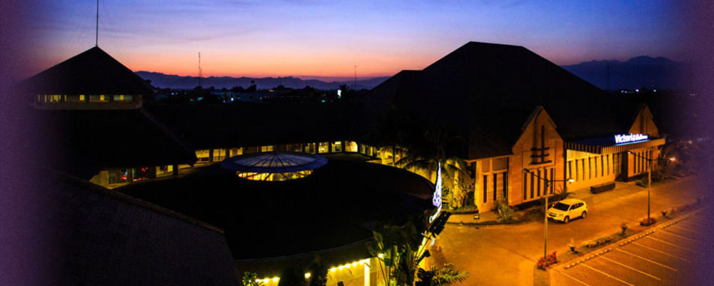 Crown Victoria Hotel Tulungagung Ngoại thất bức ảnh