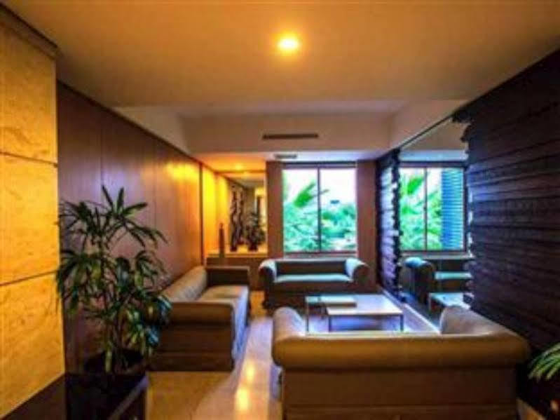 Crown Victoria Hotel Tulungagung Ngoại thất bức ảnh